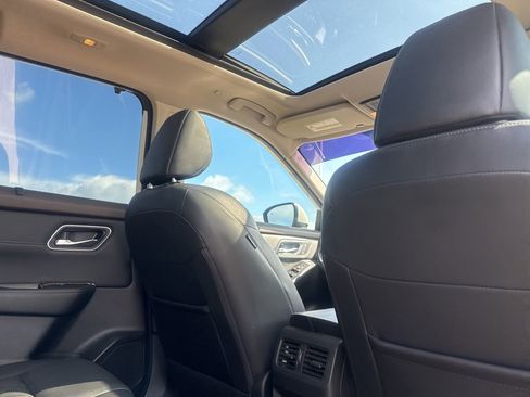 Certified 2023 Nissan Rogue Platinum w/ Platinum Premium Package FWD image 32