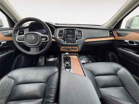 Used 2023 Volvo XC90 T8 Plus image 10