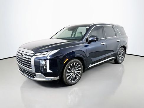 Used 2023 Hyundai Palisade Calligraphy w/ Winter Package image 2