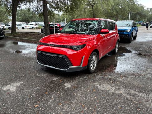 Used 2025 Kia Soul LX w/ LX Technology Package FWD image 10