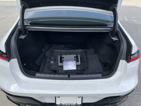 Certified 2025 BMW 740i w/ Premium Package RWD image 36