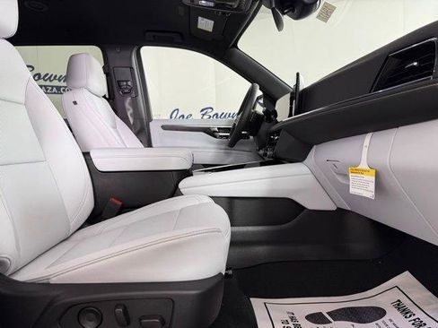 New 2026 Chevrolet Suburban Premier image 19