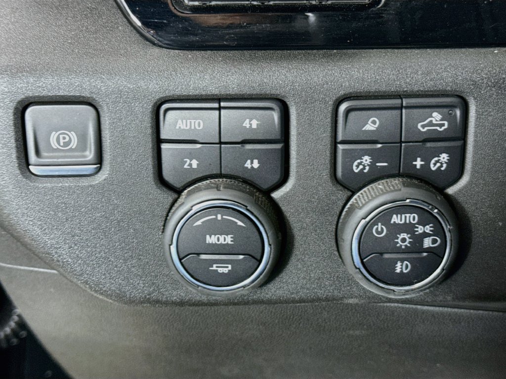 Used 2024 Chevrolet Silverado 2500 High Country w/ High Country Premium Package AWD/4WD image 10