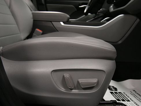 Certified 2023 Toyota Highlander XLE image 30