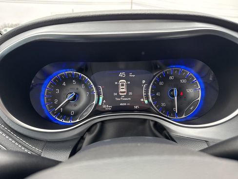 Used 2025 Chrysler Pacifica Limited image 47