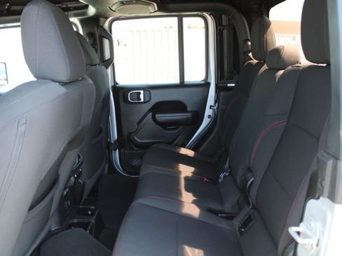 Used 2023 Jeep Gladiator Rubicon w/ Trailer Tow Package AWD/4WD image 47