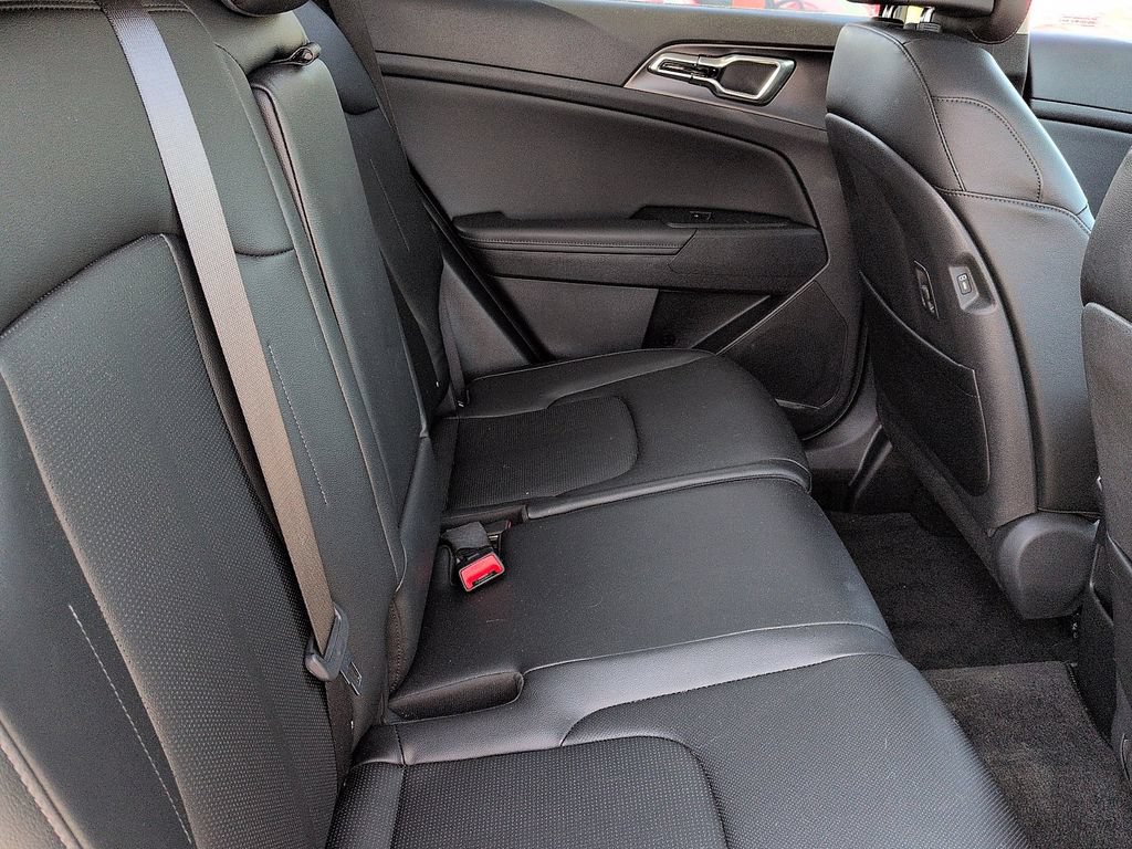 Used 2026 Kia Sportage SX FWD image 8