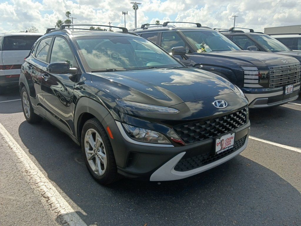 Used 2023 Hyundai Kona SEL w/ Convenience Package FWD image 3
