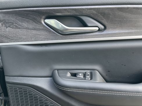 Used 2023 Jeep Grand Cherokee L Limited image 19