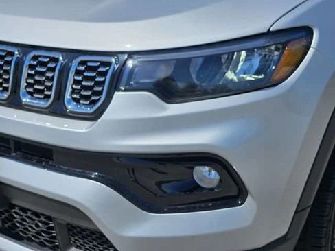Used 2025 Jeep Compass Limited AWD/4WD image 9