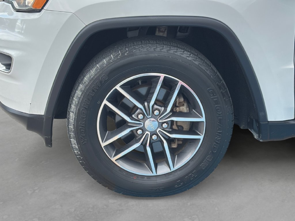 Used 2018 Jeep Grand Cherokee Laredo RWD image 9