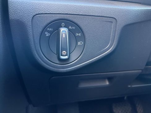 Used 2020 Volkswagen Atlas Cross Sport SE w/ Towing Package image 32