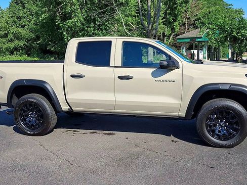 Certified 2024 Chevrolet Colorado Trail Boss w/ Advanced Trailering Package AWD/4WD image 4