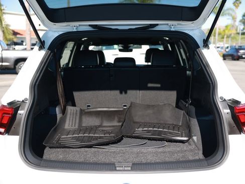 Used 2023 Volkswagen Tiguan SE R-Line image 36