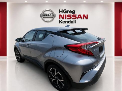 Used 2018 Toyota C-HR XLE FWD image 2