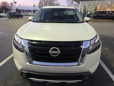Used 2022 Nissan Pathfinder Platinum w/ Lighting Package (N93) image 2