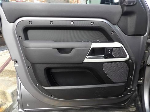 Used 2022 Land Rover Defender 110 S image 25