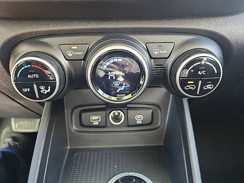 Certified 2023 Hyundai Venue SEL image 20