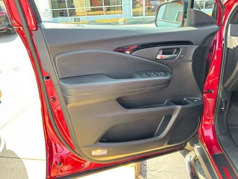 Used 2025 Honda Ridgeline Black Edition image 24