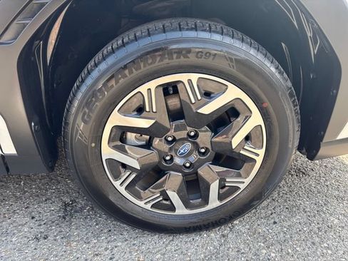 Certified 2025 Subaru Forester Premium AWD/4WD image 29