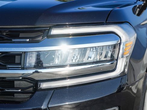 Used 2024 Ford Expedition Limited image 5