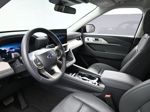 New 2025 Ford Explorer Active w/ Active Comfort Package image 7