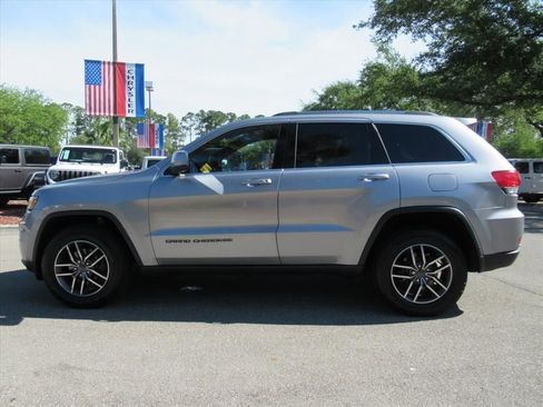 Used 2019 Jeep Grand Cherokee Laredo w/ Security & Convenience Group AWD/4WD image 4