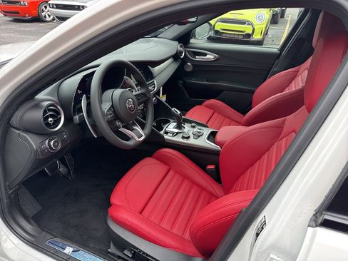 New 2025 Alfa Romeo Giulia AWD image 11