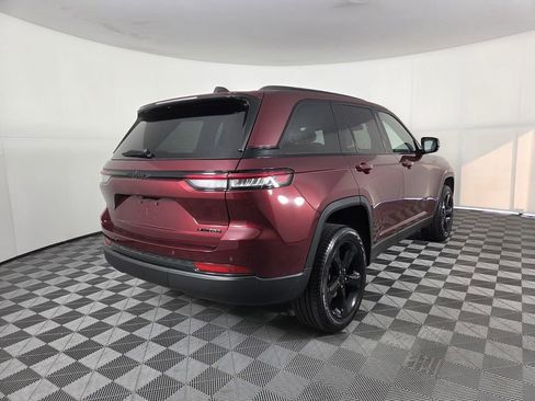 Certified 2025 Jeep Grand Cherokee Limited w/ Black Appearance Package image 6