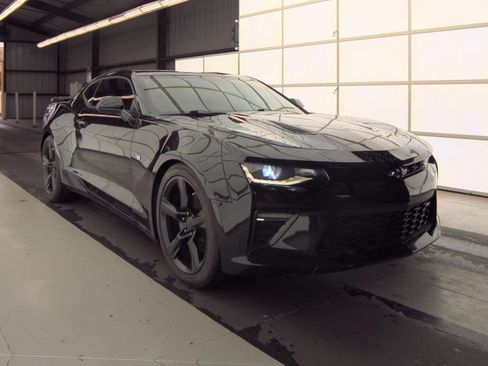 Used 2018 Chevrolet Camaro SS RWD image 4