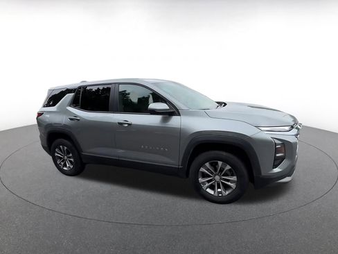 Used 2025 Chevrolet Equinox LT FWD image 2