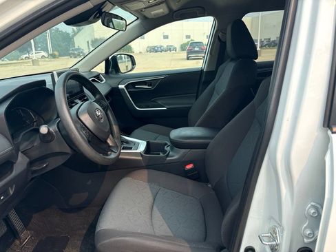 Used 2025 Toyota RAV4 XLE AWD/4WD image 12