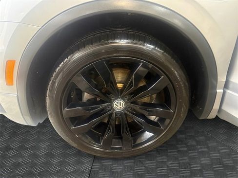 Used 2021 Volkswagen Tiguan SE R-Line image 14