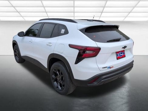 New 2026 Chevrolet Trax LT FWD image 2