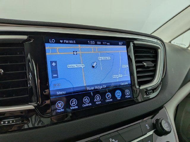 Used 2017 Chrysler Pacifica Touring-L FWD image 6