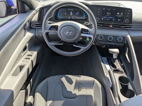 New 2025 Hyundai Elantra SE FWD image 14