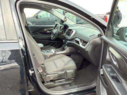 Used 2022 GMC Terrain SLE image 25