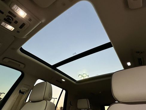 Used 2023 GMC Yukon Denali image 11