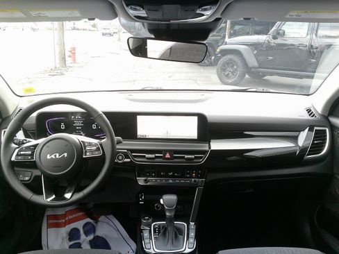 Used 2025 Kia Seltos S AWD/4WD image 19