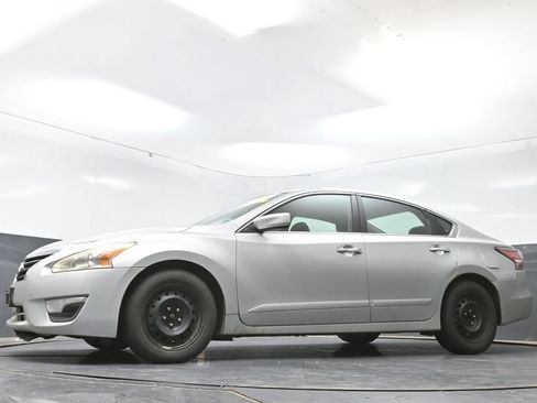 Used 2014 Nissan Altima 2.5 S w/ Display Audio Package FWD image 26
