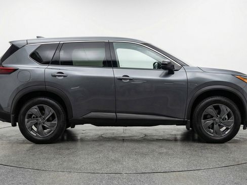 Used 2025 Nissan Rogue SV image 11