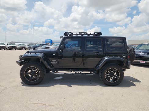 Used 2015 Jeep Wrangler Unlimited Sahara AWD/4WD image 4