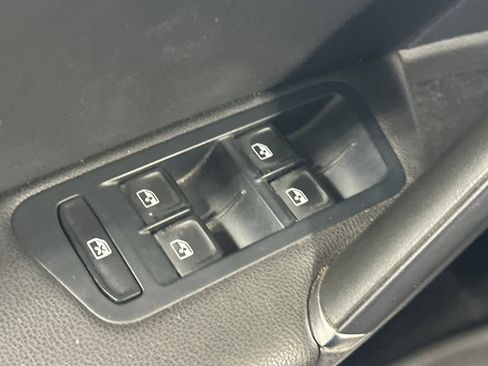 Used 2018 Volkswagen e-Golf SEL Premium image 14