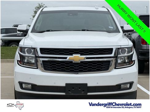 Used 2017 Chevrolet Suburban LT RWD image 3