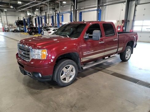 Used 2014 GMC Sierra 2500 Denali w/ Suspension Package, Off-Road AWD/4WD image 3