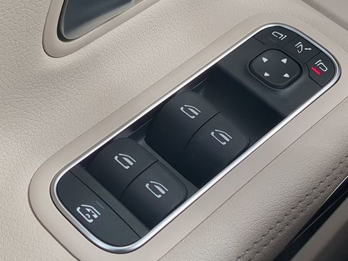 Used 2025 Mercedes-Benz CLA 250 image 10