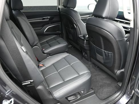 Used 2025 Kia Telluride SX w/ SX Captain's Chair Package image 10