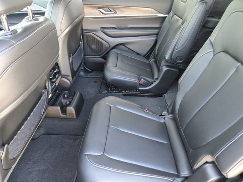 New 2025 Jeep Grand Cherokee L Limited w/ Black Appearance Package image 20