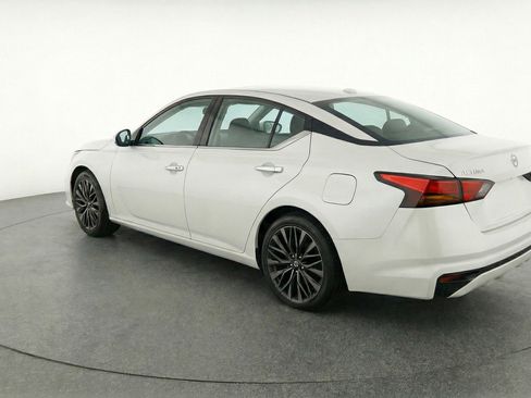 Used 2025 Nissan Altima 2.5 SV image 6