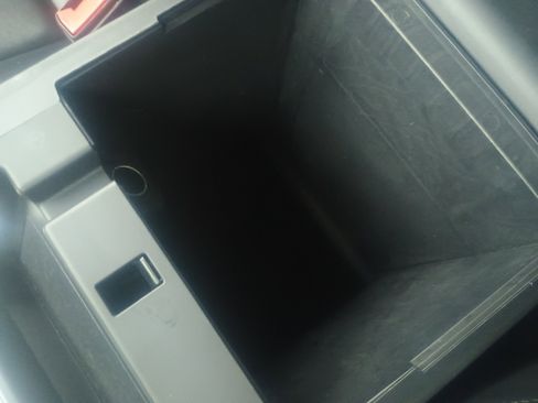 Used 2022 Ford Explorer XLT w/ Equipment Group 202A image 34